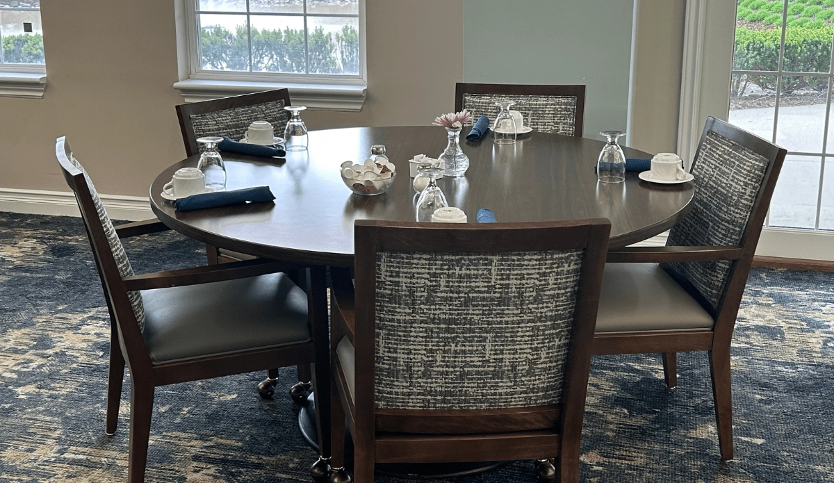 Round Table with Chairs